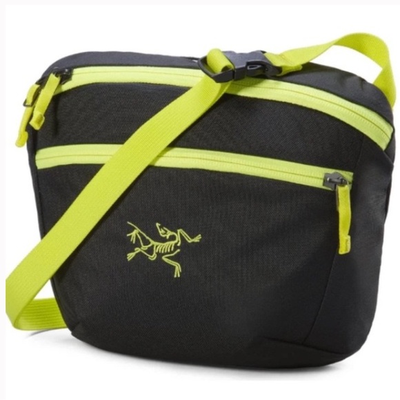 NEW Arc’teryx Mantis 2 Waist Pack in Black/Euphoria - Picture 7 of 7